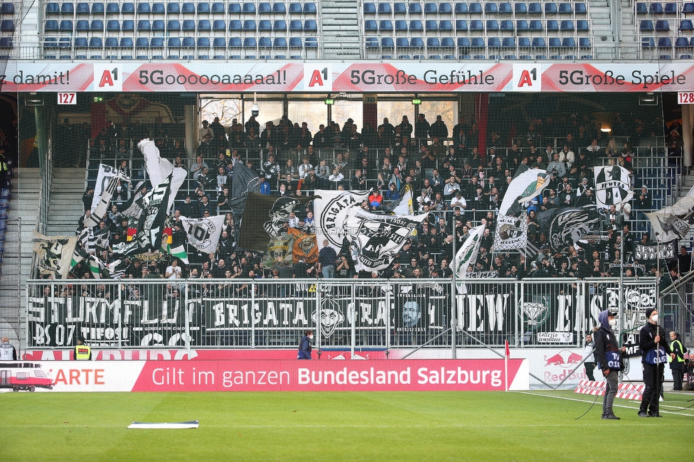 Salzburg - Sturm Graz
Oesterreichische Fussball Bundesliga, 12. Runde, FC RB Salzburg - SK Sturm Graz, Stadion Wals-Siezenheim, 24.10.2021. Foto zeigt Fans von Sturm
