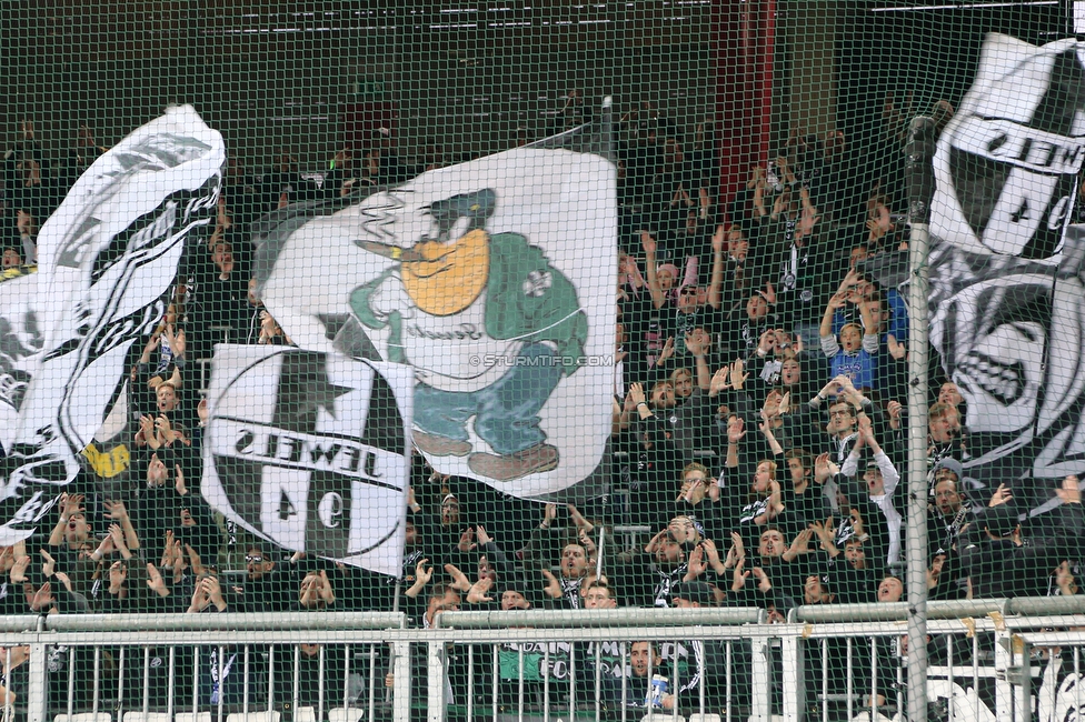 Salzburg - Sturm Graz
Oesterreichische Fussball Bundesliga, 12. Runde, FC RB Salzburg - SK Sturm Graz, Stadion Wals-Siezenheim, 24.10.2021. 

Foto zeigt Fans von Sturm
