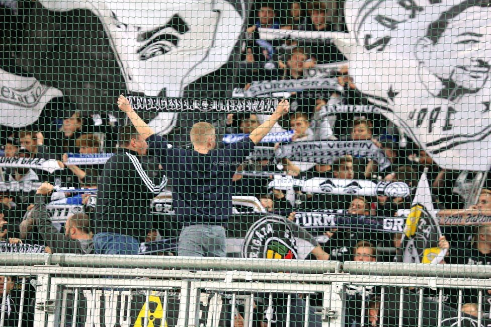 Salzburg - Sturm Graz
Oesterreichische Fussball Bundesliga, 12. Runde, FC RB Salzburg - SK Sturm Graz, Stadion Wals-Siezenheim, 24.10.2021. 

Foto zeigt Fans von Sturm
Schlüsselwörter: schals vorsaenger