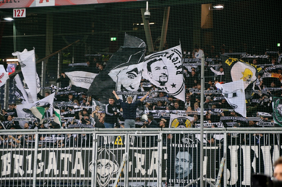 Salzburg - Sturm Graz
Oesterreichische Fussball Bundesliga, 12. Runde, FC RB Salzburg - SK Sturm Graz, Stadion Wals-Siezenheim, 24.10.2021. 

Foto zeigt Fans von Sturm
Schlüsselwörter: schals