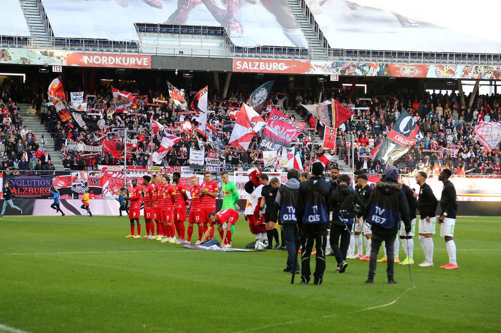 Salzburg - Sturm Graz
Oesterreichische Fussball Bundesliga, 12. Runde, FC RB Salzburg - SK Sturm Graz, Stadion Wals-Siezenheim, 24.10.2021. 

Foto zeigt Mannschaft von RB Salzburg und die Mannschaft von Sturm
