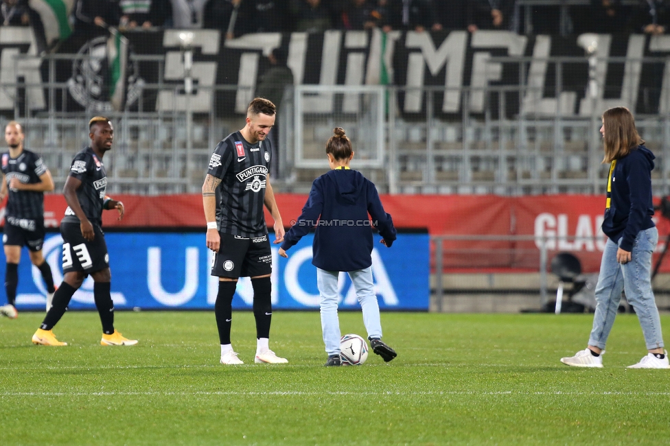 Sturm Graz - Ried
OEFB Cup, 3. Runde, SK Sturm Graz - SV Ried, Stadion Liebenau Graz, 27.10.2021. 

Foto zeigt Jakob Jantscher (Sturm) beim Ehrenanstoss
