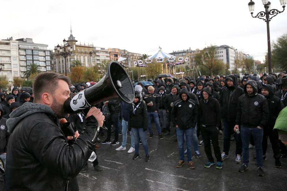 Real Sociedad - Sturm Graz
UEFA Europa League Gruppenphase 4. Spieltag, Real Sociedad - SK Sturm Graz, Reale Arena San Sebastian, 04.11.2021. 

Foto zeigt Fans von Sturm beim Corteo
