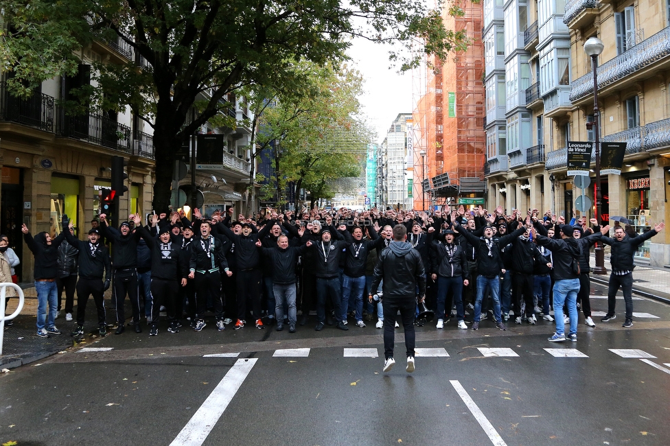 Real Sociedad - Sturm Graz
UEFA Europa League Gruppenphase 4. Spieltag, Real Sociedad - SK Sturm Graz, Reale Arena San Sebastian, 04.11.2021. 

Foto zeigt Fans von Sturm beim Corteo
