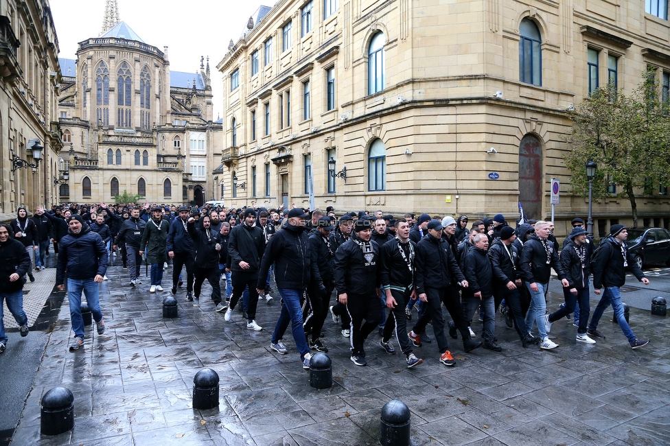 Real Sociedad - Sturm Graz
UEFA Europa League Gruppenphase 4. Spieltag, Real Sociedad - SK Sturm Graz, Reale Arena San Sebastian, 04.11.2021. 

Foto zeigt Fans von Sturm beim Corteo
