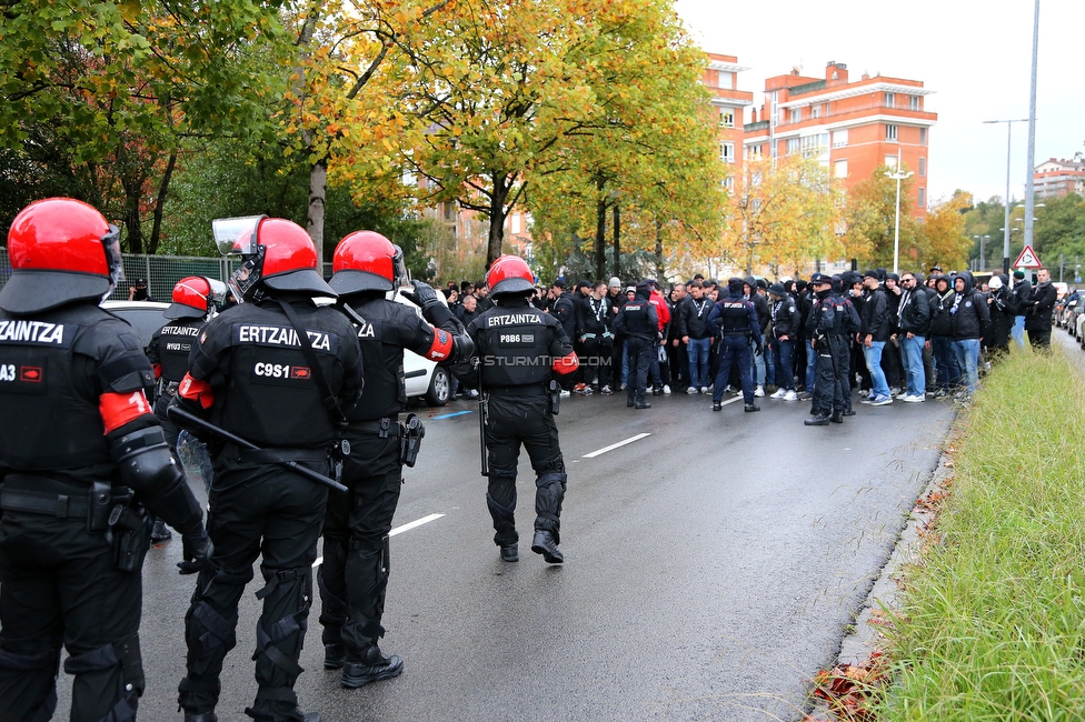 Real Sociedad - Sturm Graz
UEFA Europa League Gruppenphase 4. Spieltag, Real Sociedad - SK Sturm Graz, Reale Arena San Sebastian, 04.11.2021. 

Foto zeigt Fans von Sturm beim Corteo
