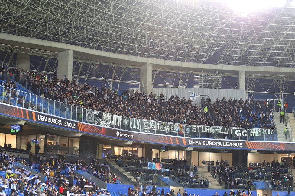 Real Sociedad - Sturm Graz
UEFA Europa League Gruppenphase 4. Spieltag, Real Sociedad - SK Sturm Graz, Reale Arena San Sebastian, 04.11.2021. 

Foto zeigt Fans von Sturm
