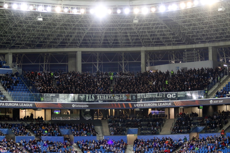 Real Sociedad - Sturm Graz
UEFA Europa League Gruppenphase 4. Spieltag, Real Sociedad - SK Sturm Graz, Reale Arena San Sebastian, 04.11.2021. 

Foto zeigt Fans von Sturm
