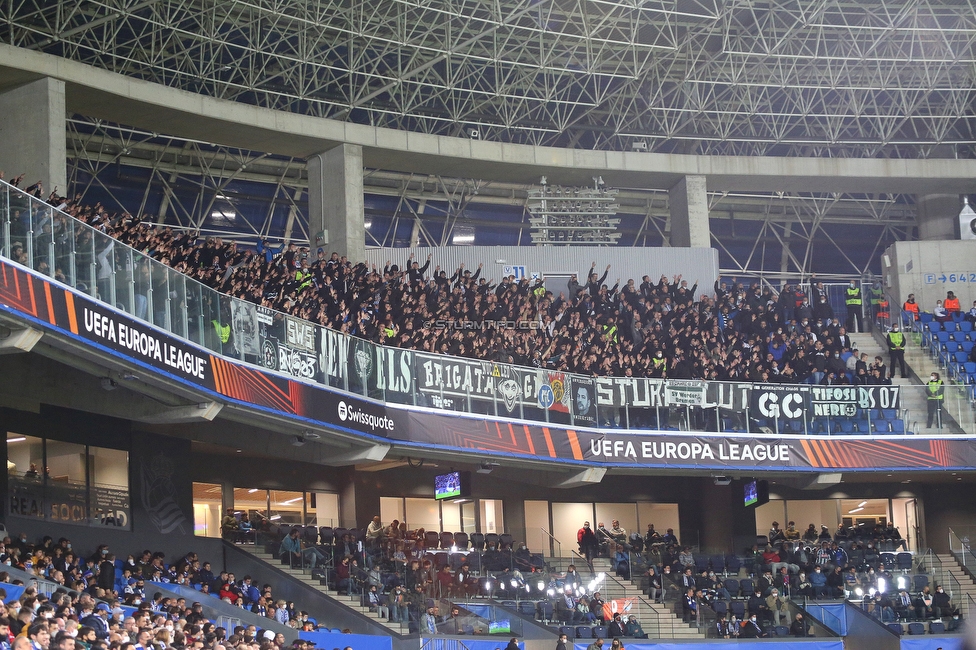 Real Sociedad - Sturm Graz
UEFA Europa League Gruppenphase 4. Spieltag, Real Sociedad - SK Sturm Graz, Reale Arena San Sebastian, 04.11.2021. 

Foto zeigt Fans von Sturm
