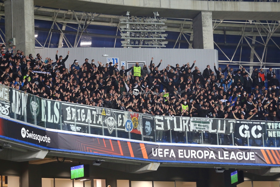 Real Sociedad - Sturm Graz
UEFA Europa League Gruppenphase 4. Spieltag, Real Sociedad - SK Sturm Graz, Reale Arena San Sebastian, 04.11.2021. 

Foto zeigt Fans von Sturm
