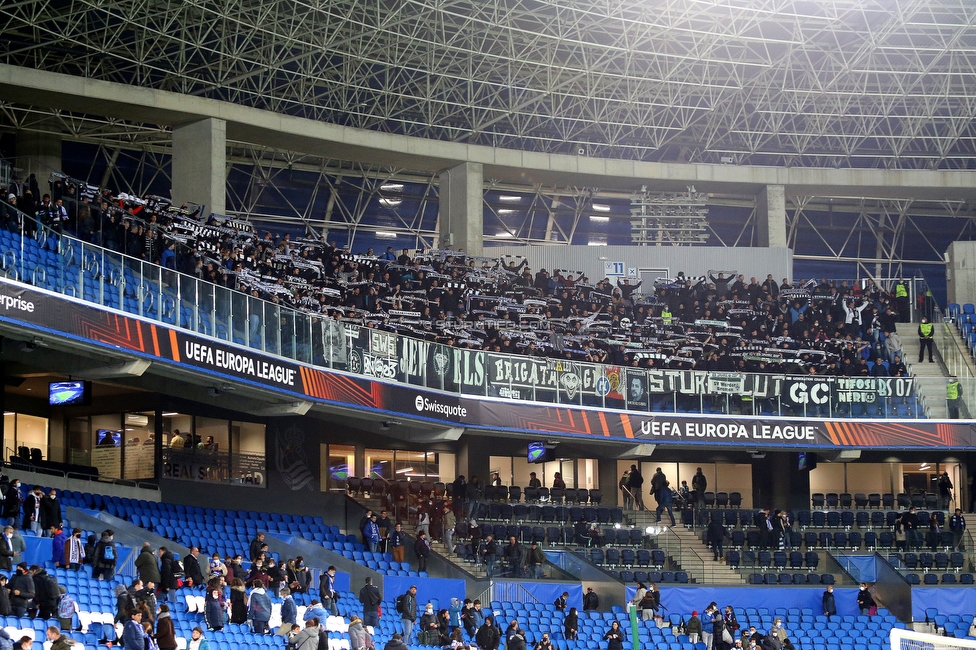 Real Sociedad - Sturm Graz
UEFA Europa League Gruppenphase 4. Spieltag, Real Sociedad - SK Sturm Graz, Reale Arena San Sebastian, 04.11.2021. 

Foto zeigt Fans von Sturm
