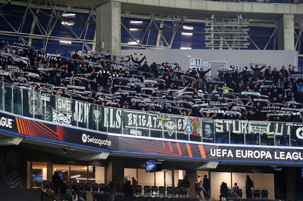 Real Sociedad - Sturm Graz
UEFA Europa League Gruppenphase 4. Spieltag, Real Sociedad - SK Sturm Graz, Reale Arena San Sebastian, 04.11.2021. 

Foto zeigt Fans von Sturm
