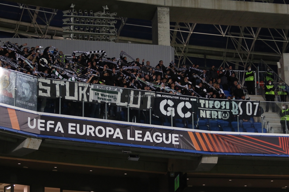 Real Sociedad - Sturm Graz
UEFA Europa League Gruppenphase 4. Spieltag, Real Sociedad - SK Sturm Graz, Reale Arena San Sebastian, 04.11.2021. 

Foto zeigt Fans von Sturm
Schlüsselwörter: schals