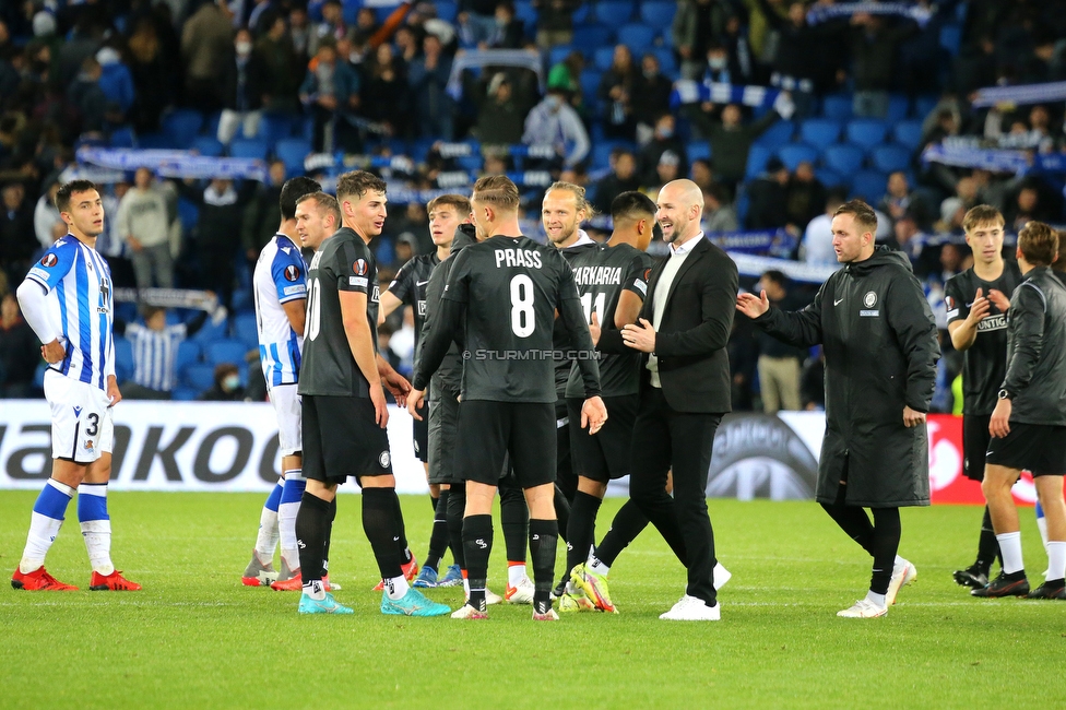 Real Sociedad - Sturm Graz
UEFA Europa League Gruppenphase 4. Spieltag, Real Sociedad - SK Sturm Graz, Reale Arena San Sebastian, 04.11.2021. 

Foto zeigt Alexander Prass (Sturm) und Christian Ilzer (Cheftrainer Sturm)
