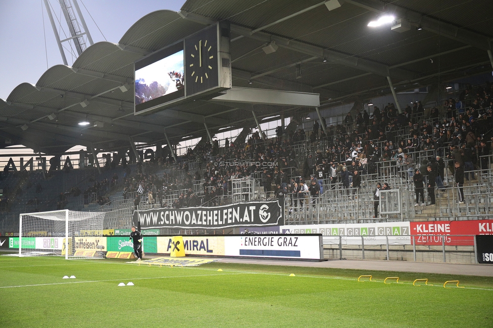 Sturm Graz - LASK
Oesterreichische Fussball Bundesliga, 15. Runde, SK Sturm Graz - LASK, Stadion Liebenau Graz, 21.11.2021. 

Foto zeigt Fans von Sturm mit einem Spruchband
Schlüsselwörter: schwoazehelfen