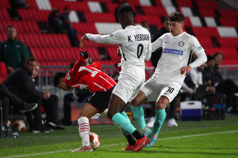 Eindhoven - Sturm Graz
UEFA Europa League Gruppenphase 5. Spieltag, PSV Eindhoven - SK Sturm Graz, Philips Stadion Eindhoven, 25.11.2021. 

Foto zeigt Kelvin Yeboah (Sturm) und Ivan Ljubic (Sturm)
