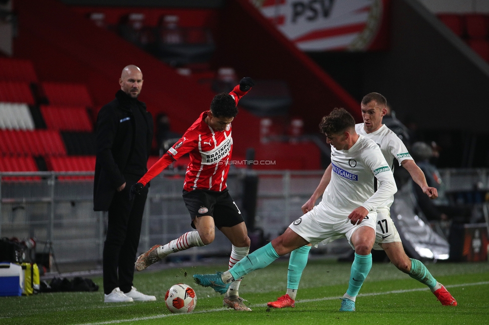 Eindhoven - Sturm Graz
UEFA Europa League Gruppenphase 5. Spieltag, PSV Eindhoven - SK Sturm Graz, Philips Stadion Eindhoven, 25.11.2021. 

Foto zeigt Christian Ilzer (Cheftrainer Sturm), Ivan Ljubic (Sturm) und Lukas Jaeger (Sturm)
