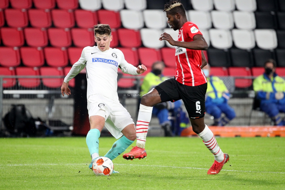 Eindhoven - Sturm Graz
UEFA Europa League Gruppenphase 5. Spieltag, PSV Eindhoven - SK Sturm Graz, Philips Stadion Eindhoven, 25.11.2021. 

Foto zeigt Ivan Ljubic (Sturm) und Ibrahim Sangare (Eindhoven)
