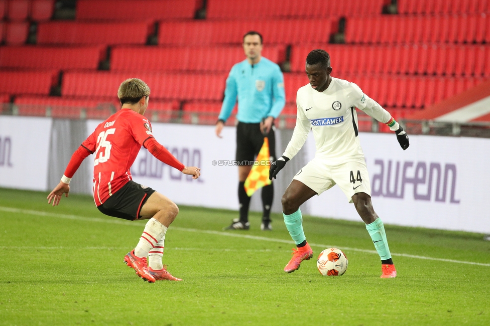 Eindhoven - Sturm Graz
UEFA Europa League Gruppenphase 5. Spieltag, PSV Eindhoven - SK Sturm Graz, Philips Stadion Eindhoven, 25.11.2021. 

Foto zeigt Ritsu Doan (Eindhoven) und Amadou Dante (Sturm)
