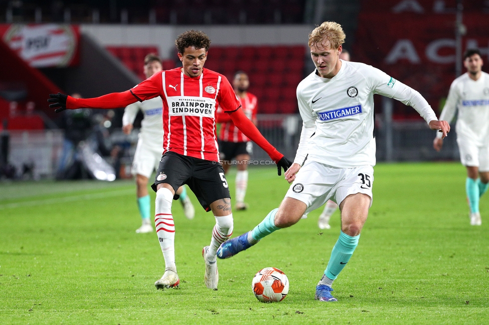 Eindhoven - Sturm Graz
UEFA Europa League Gruppenphase 5. Spieltag, PSV Eindhoven - SK Sturm Graz, Philips Stadion Eindhoven, 25.11.2021. 

Foto zeigt Niklas Geyrhofer (Sturm)
