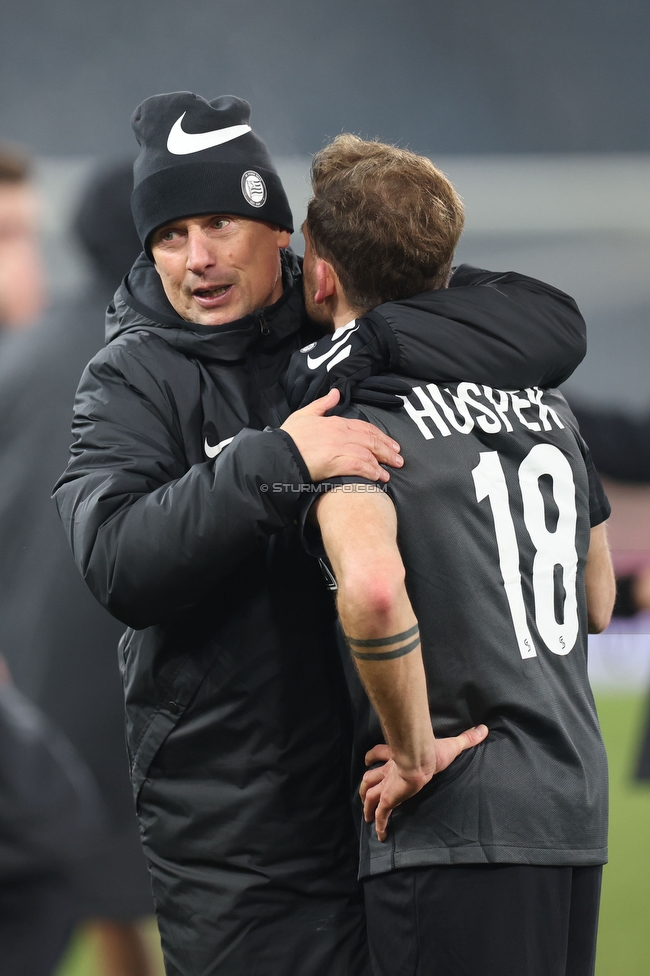 Sturm Graz - Monaco
UEFA Europa League Gruppenphase 6. Spieltag, SK Sturm Graz - AS Monaco, Stadion Liebenau Graz, 09.12.2021. 

Foto zeigt Uwe Hoelzl (Co-Trainer Sturm) und Philipp Huspek (Sturm)
