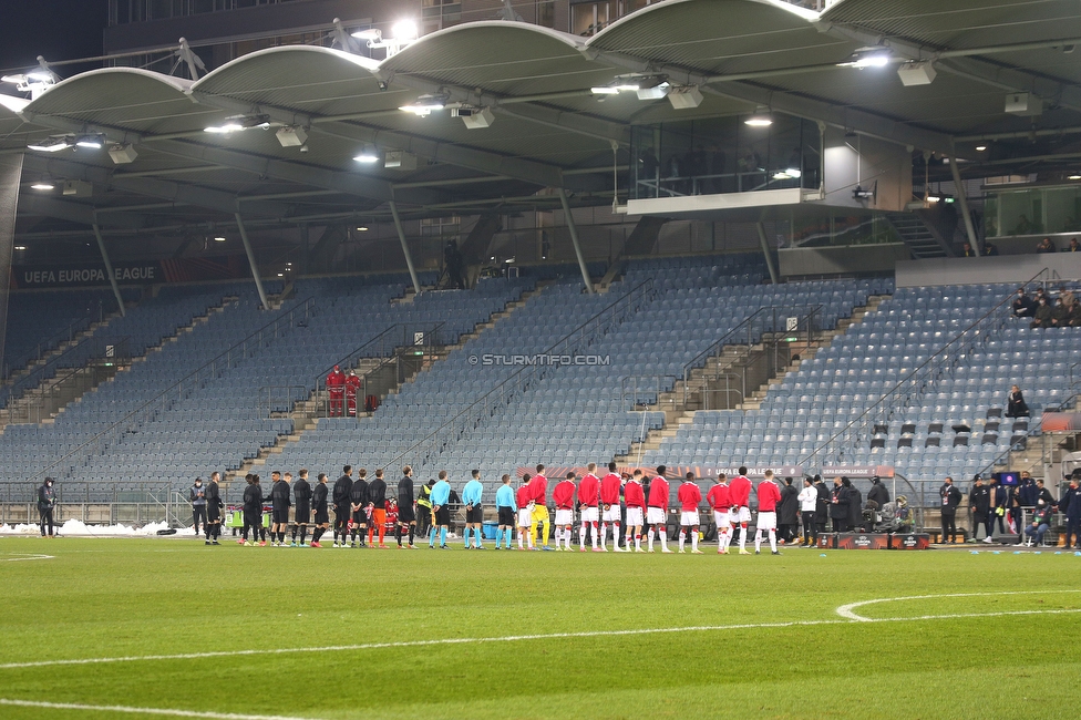 Sturm Graz - Monaco
UEFA Europa League Gruppenphase 6. Spieltag, SK Sturm Graz - AS Monaco, Stadion Liebenau Graz, 09.12.2021. 

Foto zeigt die Mannschaft von Sturm und die Mannschaft von Monaco
