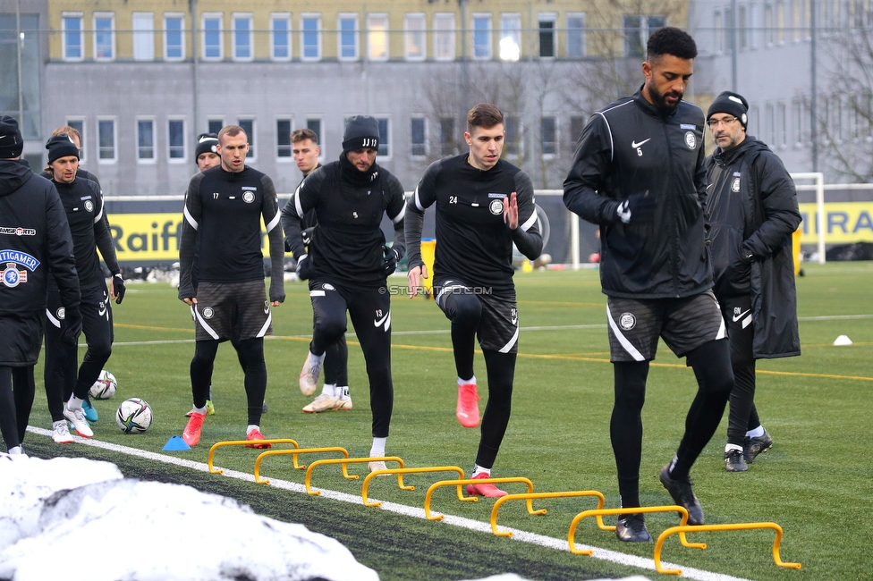 Sturm Graz Trainingsauftakt
Oesterreichische Fussball Bundesliga, SK Sturm Graz Trainingsauftakt, Trainingszentrum Messendorf, 05.01.2022. 

Foto zeigt Lukas Jaeger (Sturm), Jakob Jantscher (Sturm), Sandro Ingolitsch (Sturm) und Gregory Wuethrich (Sturm)
