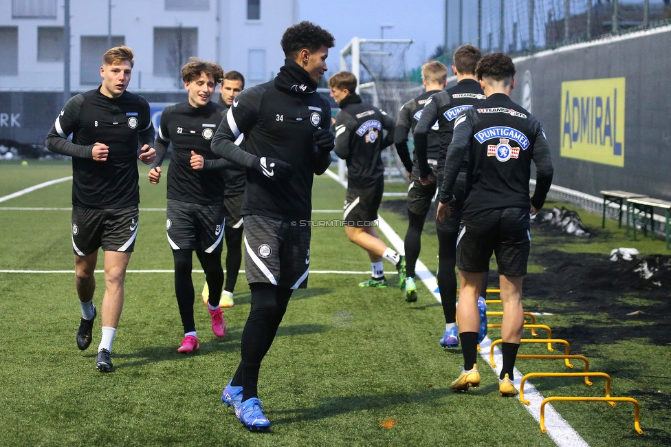 Sturm Graz Trainingsauftakt
Oesterreichische Fussball Bundesliga, SK Sturm Graz Trainingsauftakt, Trainingszentrum Messendorf, 05.01.2022. 

Foto zeigt Alexander Prass (Sturm) und Simon Nosa Salami Nelson (Sturm)
