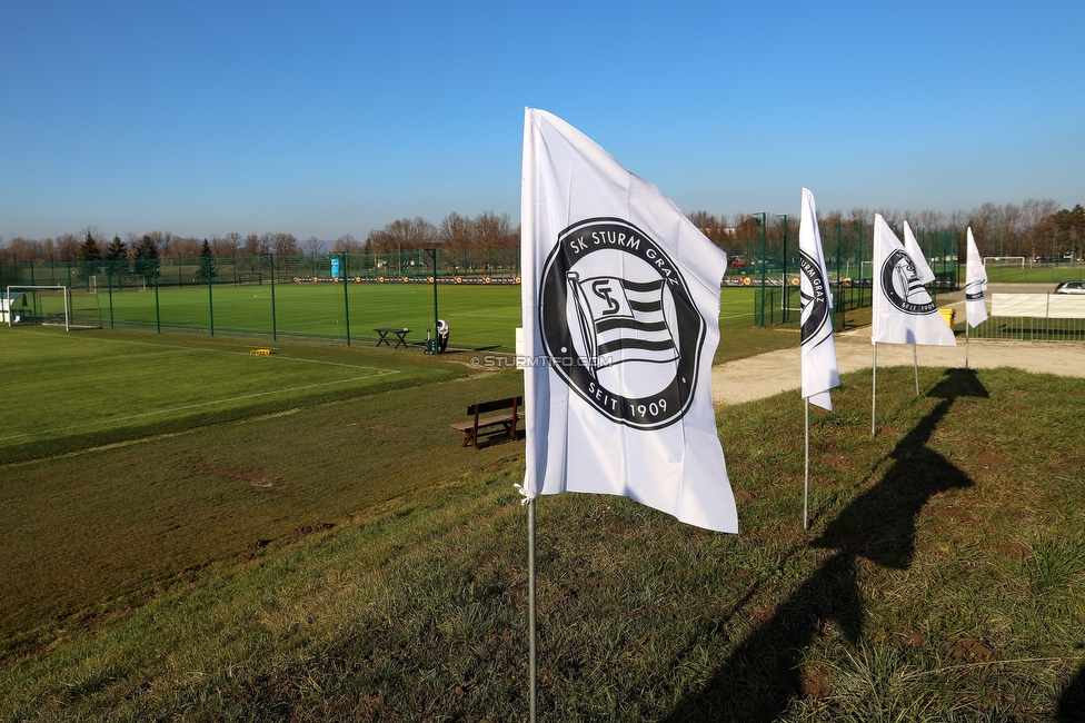 Sturm Graz - Fehervar
Testspiel, SK Sturm Graz - Fehervar, Sportplatz Catez, 15.01.2022.

Foto zeigt eine Fahne
