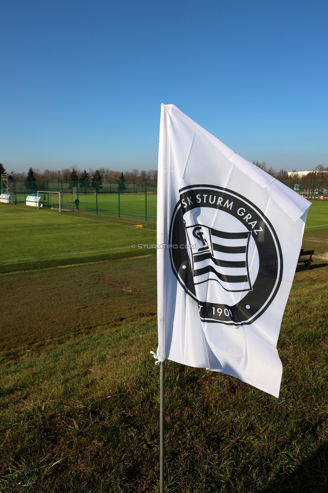 Sturm Graz - Fehervar
Testspiel, SK Sturm Graz - Fehervar, Sportplatz Catez, 15.01.2022.

Foto zeigt eine Fahne
