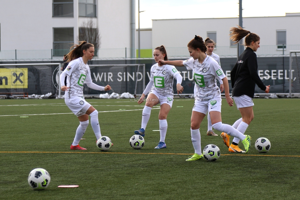 Sturm Damen - Krottendorf
Testspiel, SK Sturm Graz Damen - Wildcats Krottendorf, Trainingszentrum, 29.01.2022. 

Foto zeigt Stefanie Grossgasteiger (Sturm Damen) und Annabel Schasching (Sturm Damen)
