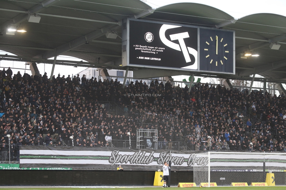 Sturm Graz - Hartberg
Oesterreichische Fussball Bundesliga, 21. Runde, SK Sturm Graz - TSV Hartberg, Stadion Liebenau Graz, 27.02.2022. 

Foto zeigt Fans von Sturm bei einer Gedenkminute fuer die Ukraine
