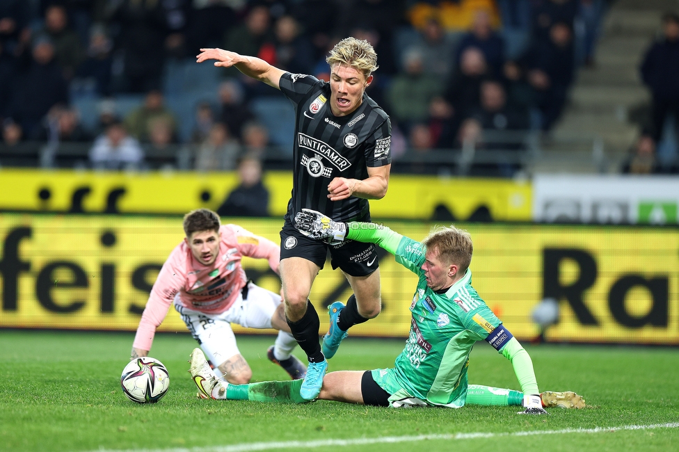 Sturm Graz - Hartberg
Oesterreichische Fussball Bundesliga, 21. Runde, SK Sturm Graz - TSV Hartberg, Stadion Liebenau Graz, 27.02.2022. 

Foto zeigt Rasmus Hoejlund (Sturm) und Rene Swete (Hartberg)
