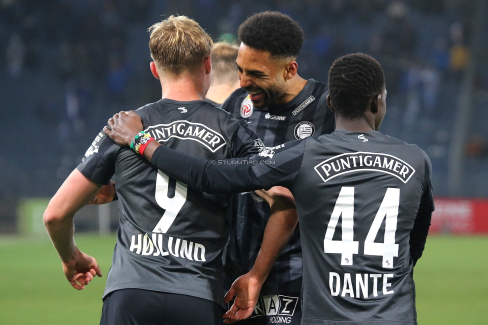 Sturm Graz - Hartberg
Oesterreichische Fussball Bundesliga, 21. Runde, SK Sturm Graz - TSV Hartberg, Stadion Liebenau Graz, 27.02.2022. 

Foto zeigt Rasmus Hoejlund (Sturm), Gregory Wuethrich (Sturm) und Amadou Dante (Sturm)
Schlüsselwörter: torjubel