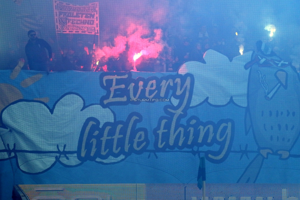 Ried - Sturm Graz
Oesterreichische Fussball Bundesliga, 22. Runde, SV Ried - SK Sturm Graz, Arena Ried, 06.03.2022. 

Foto zeigt Fans von Sturm mit einer Choreografie
Schlüsselwörter: pyrotechnik