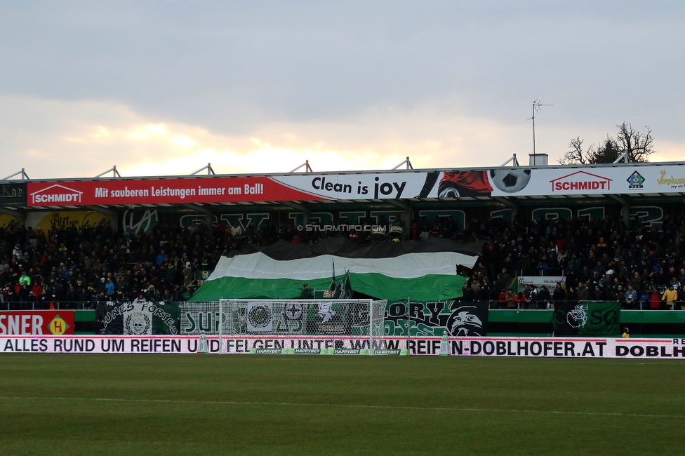 Ried - Sturm Graz
Oesterreichische Fussball Bundesliga, 22. Runde, SV Ried - SK Sturm Graz, Arena Ried, 06.03.2022. 

Foto zeigt Fans von Ried mit einer Choreografie
