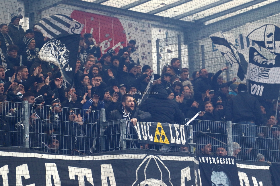 Ried - Sturm Graz
Oesterreichische Fussball Bundesliga, 22. Runde, SV Ried - SK Sturm Graz, Arena Ried, 06.03.2022. 

Foto zeigt Fans von Sturm
Schlüsselwörter: brigata