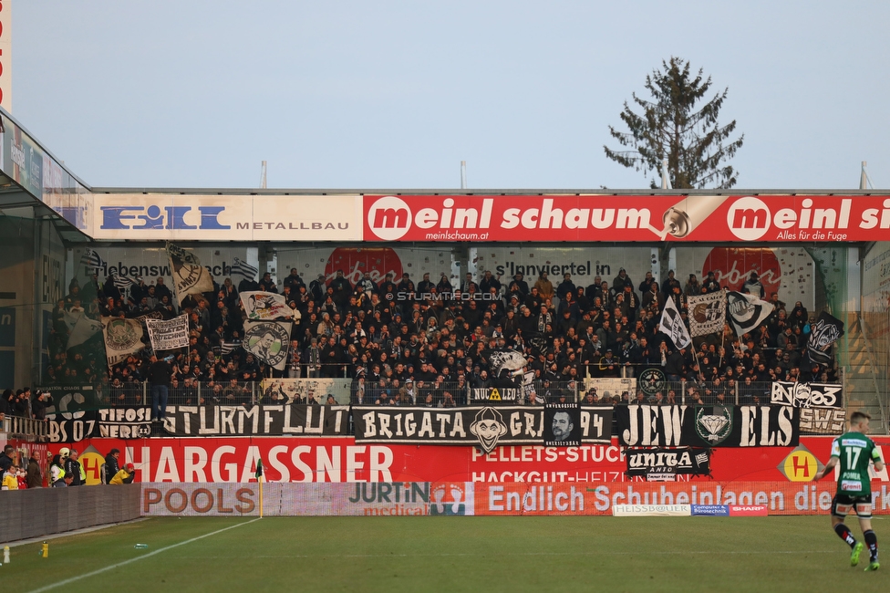 Ried - Sturm Graz
Oesterreichische Fussball Bundesliga, 22. Runde, SV Ried - SK Sturm Graz, Arena Ried, 06.03.2022. 

Foto zeigt Fans von Sturm
