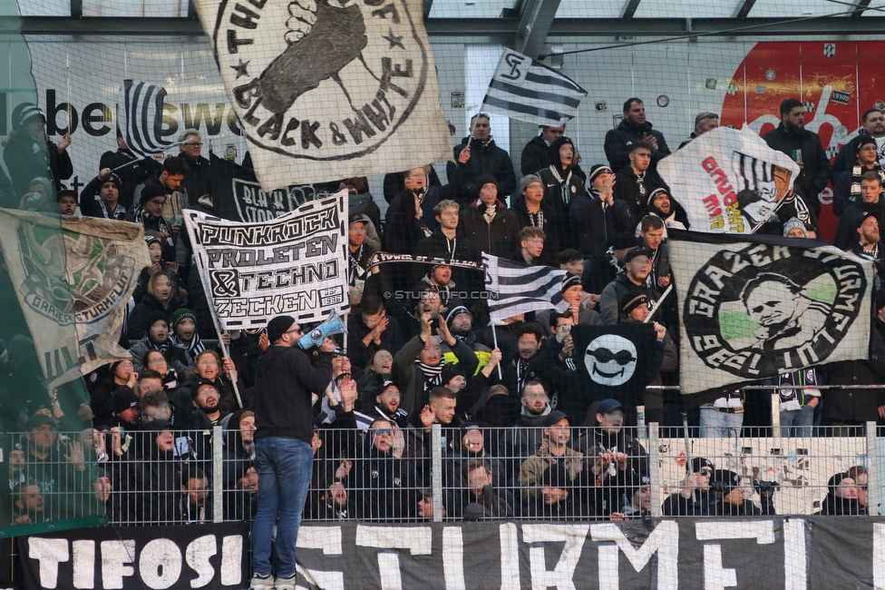 Ried - Sturm Graz
Oesterreichische Fussball Bundesliga, 22. Runde, SV Ried - SK Sturm Graz, Arena Ried, 06.03.2022. 

Foto zeigt Fans von Sturm
Schlüsselwörter: sturmflut vorsaenger