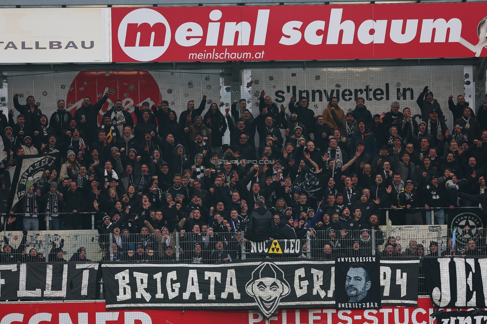 Ried - Sturm Graz
Oesterreichische Fussball Bundesliga, 22. Runde, SV Ried - SK Sturm Graz, Arena Ried, 06.03.2022. 

Foto zeigt Fans von Sturm
Schlüsselwörter: brigata