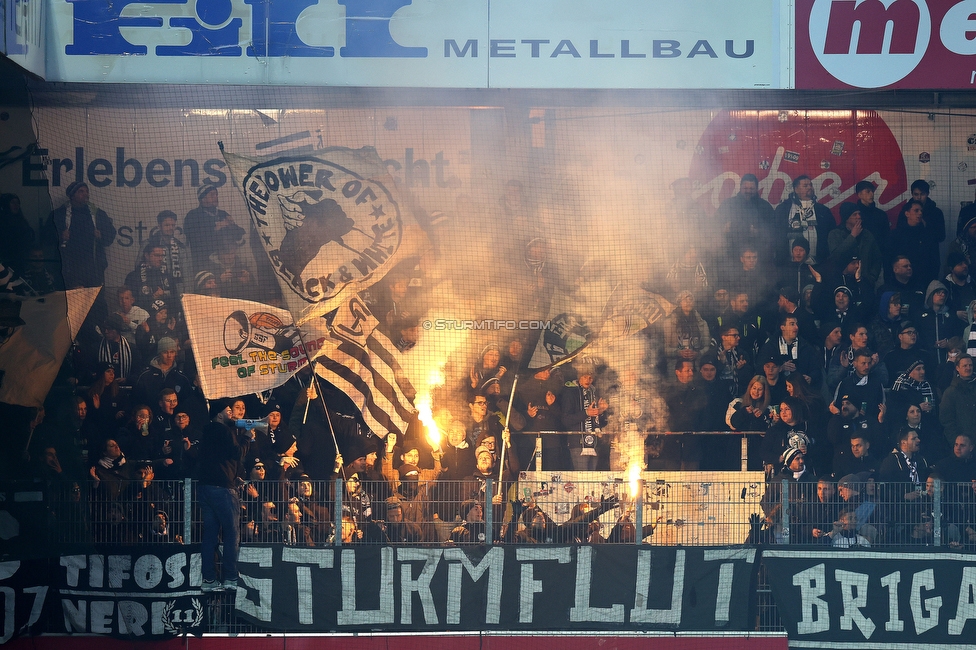 Ried - Sturm Graz
Oesterreichische Fussball Bundesliga, 22. Runde, SV Ried - SK Sturm Graz, Arena Ried, 06.03.2022. 

Foto zeigt Fans von Sturm
Schlüsselwörter: sturmflut pyrotechnik