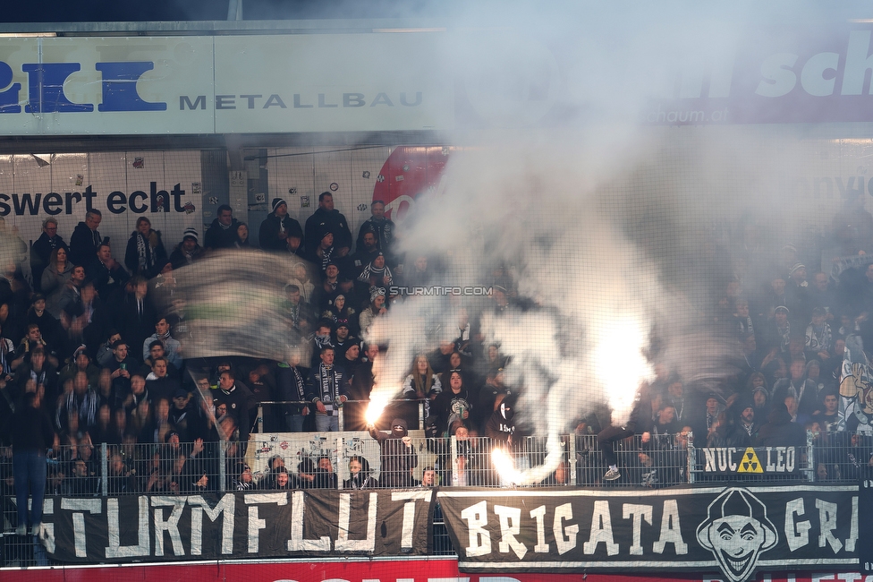 Ried - Sturm Graz
Oesterreichische Fussball Bundesliga, 22. Runde, SV Ried - SK Sturm Graz, Arena Ried, 06.03.2022. 

Foto zeigt Fans von Sturm
Schlüsselwörter: sturmflut pyrotechnik brigata