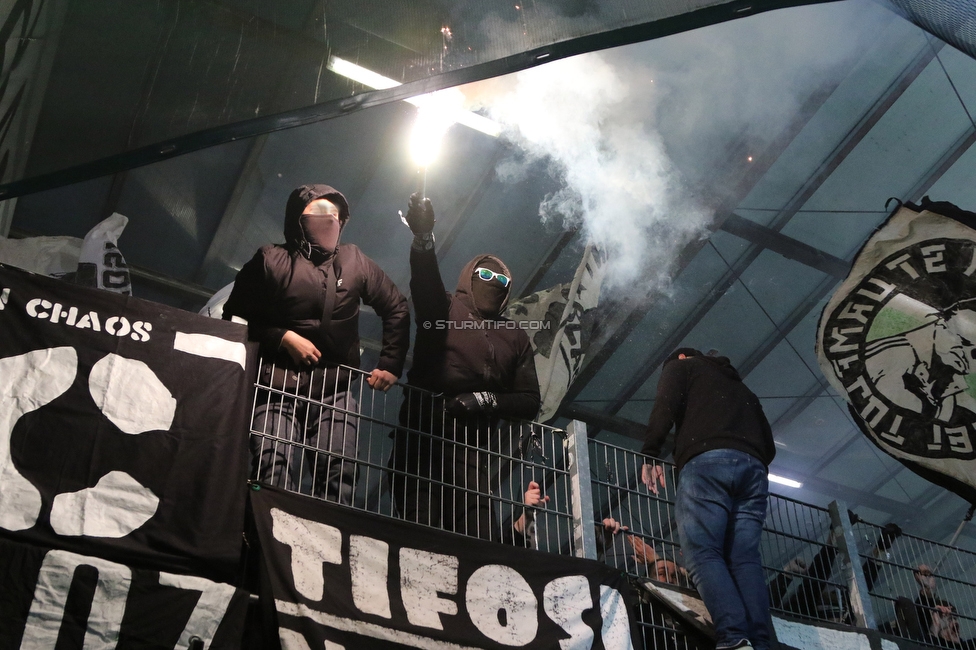 Ried - Sturm Graz
Oesterreichische Fussball Bundesliga, 22. Runde, SV Ried - SK Sturm Graz, Arena Ried, 06.03.2022. 

Foto zeigt Fans von Sturm
Schlüsselwörter: pyrotechnik tifosi