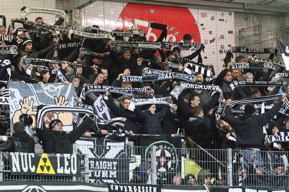 Ried - Sturm Graz
Oesterreichische Fussball Bundesliga, 22. Runde, SV Ried - SK Sturm Graz, Arena Ried, 06.03.2022. 

Foto zeigt Fans von Sturm
Schlüsselwörter: brigata schals