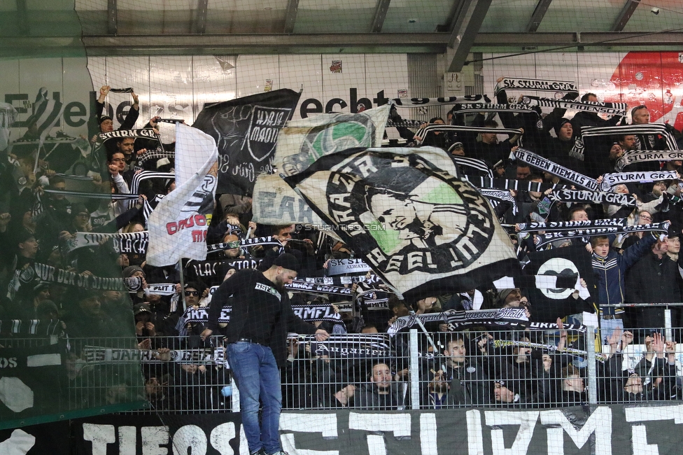 Ried - Sturm Graz
Oesterreichische Fussball Bundesliga, 22. Runde, SV Ried - SK Sturm Graz, Arena Ried, 06.03.2022. 

Foto zeigt Fans von Sturm
Schlüsselwörter: sturmflut schals