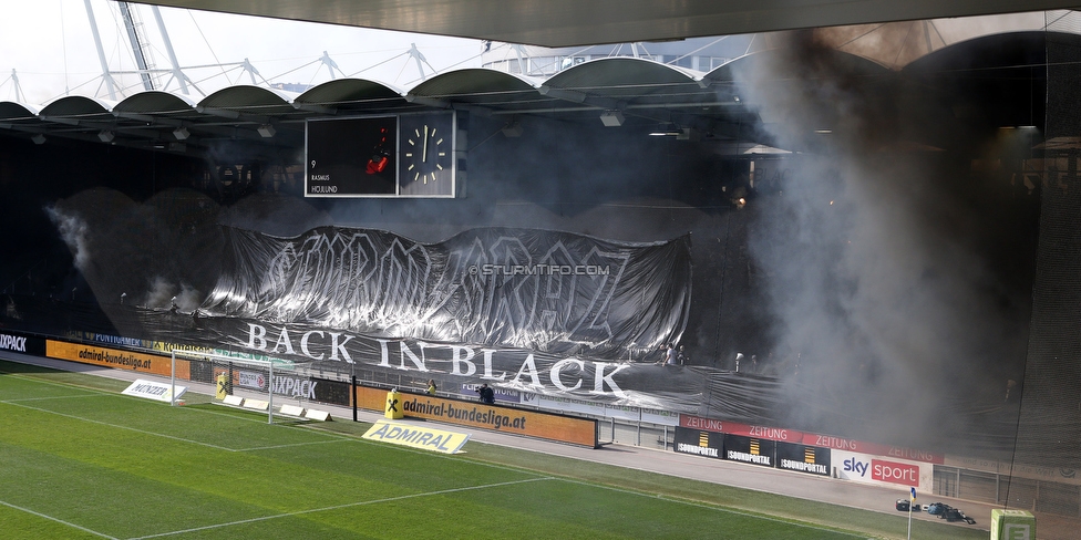 Sturm Graz - Klagenfurt
Oesterreichische Fussball Bundesliga, 24. Runde, SK Sturm Graz - SK Austria Klagenfurt, Stadion Liebenau Graz, 20.03.2022. 

Foto zeigt Fans von Sturm mit einer Choreografie
Schlüsselwörter: pyrotechnik