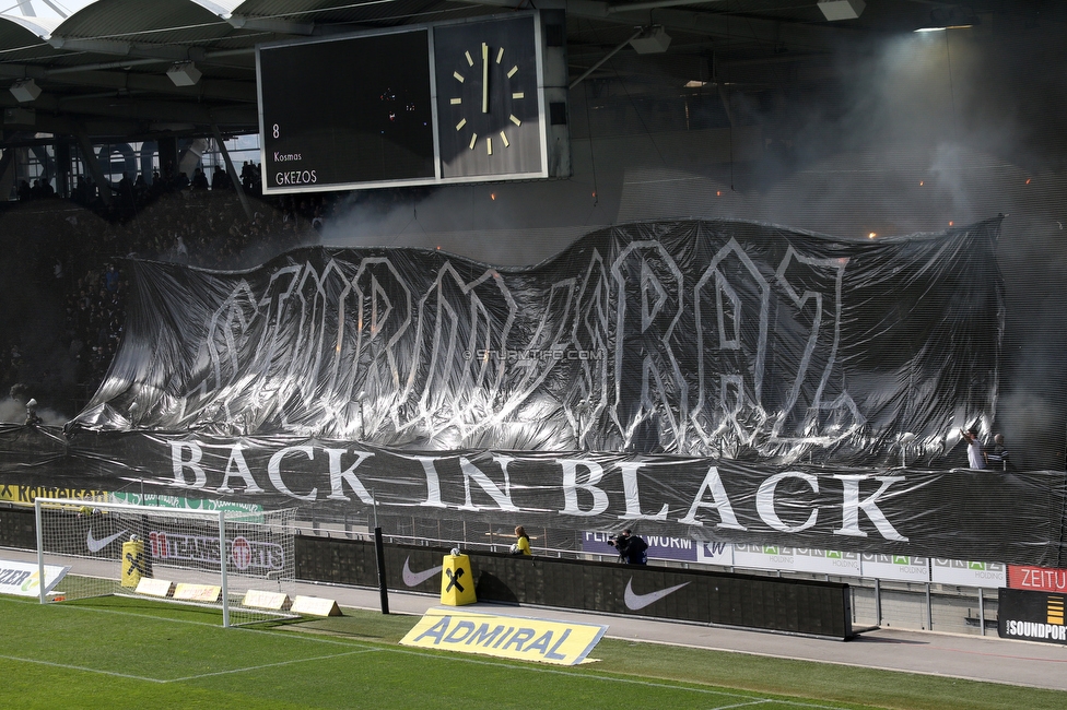 Sturm Graz - Klagenfurt
Oesterreichische Fussball Bundesliga, 24. Runde, SK Sturm Graz - SK Austria Klagenfurt, Stadion Liebenau Graz, 20.03.2022. 

Foto zeigt Fans von Sturm mit einer Choreografie
Schlüsselwörter: pyrotechnik