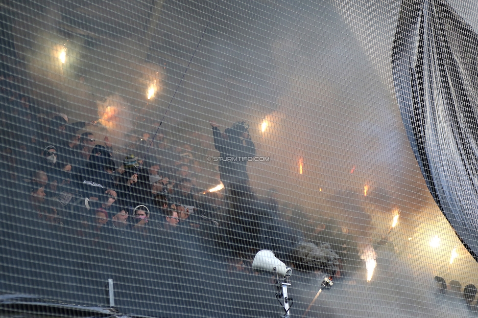 Sturm Graz - Klagenfurt
Oesterreichische Fussball Bundesliga, 24. Runde, SK Sturm Graz - SK Austria Klagenfurt, Stadion Liebenau Graz, 20.03.2022. 

Foto zeigt Fans von Sturm mit einer Choreografie
Schlüsselwörter: pyrotechnik