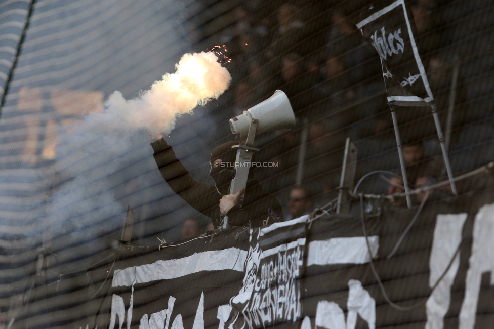 Sturm Graz - Klagenfurt
Oesterreichische Fussball Bundesliga, 24. Runde, SK Sturm Graz - SK Austria Klagenfurt, Stadion Liebenau Graz, 20.03.2022. 

Foto zeigt Fans von Sturm
Schlüsselwörter: pyrotechnik bastion