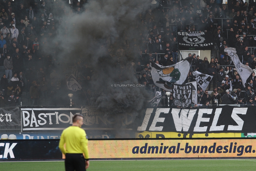 Sturm Graz - Klagenfurt
Oesterreichische Fussball Bundesliga, 24. Runde, SK Sturm Graz - SK Austria Klagenfurt, Stadion Liebenau Graz, 20.03.2022. 

Foto zeigt Fans von Sturm
Schlüsselwörter: bastion pyrotechnik